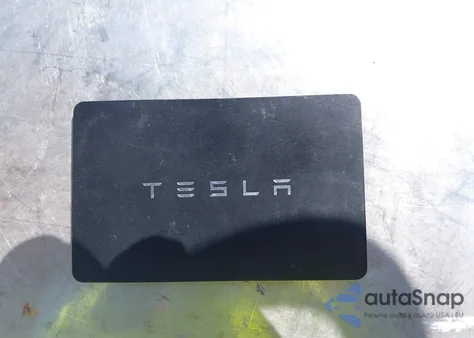 2022 Tesla Model Y Long Range Dual Motor All-Wheel Drive z USA, uszkodzony, nr VIN 7SAYGDEE9NF374421